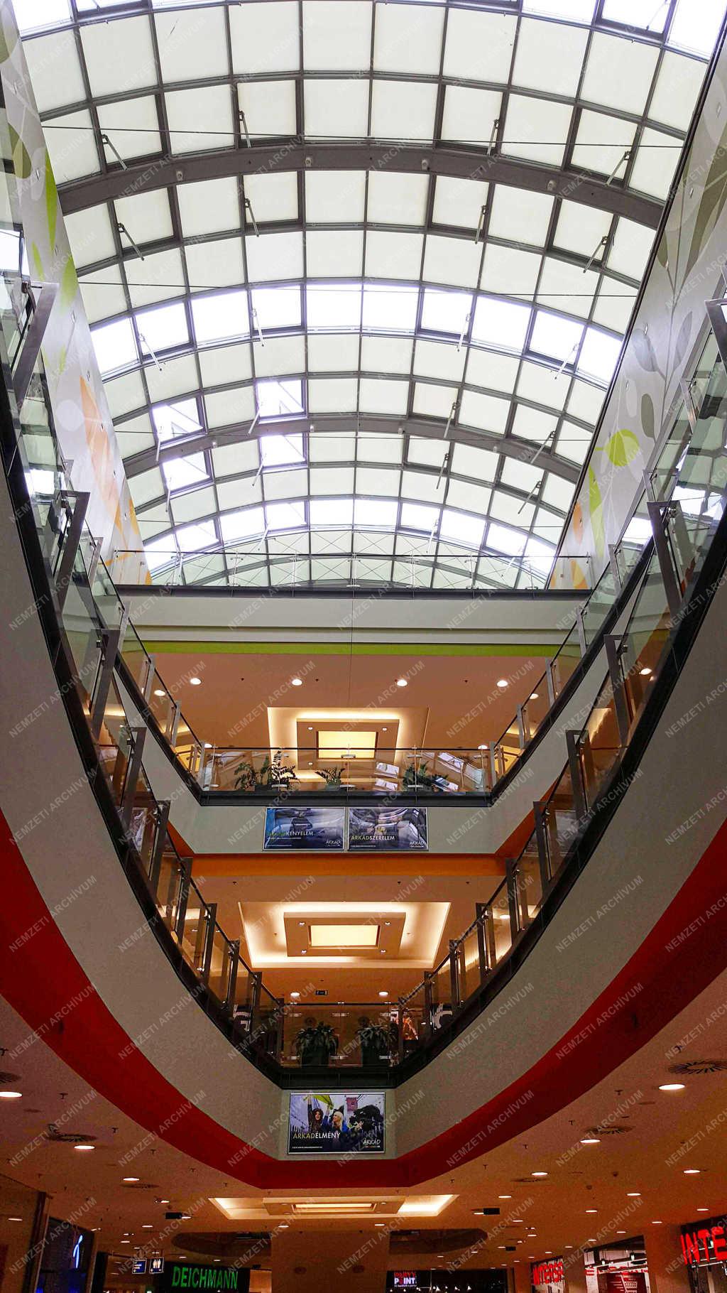 Kereskedelem - Budapest - Árkád üzletház