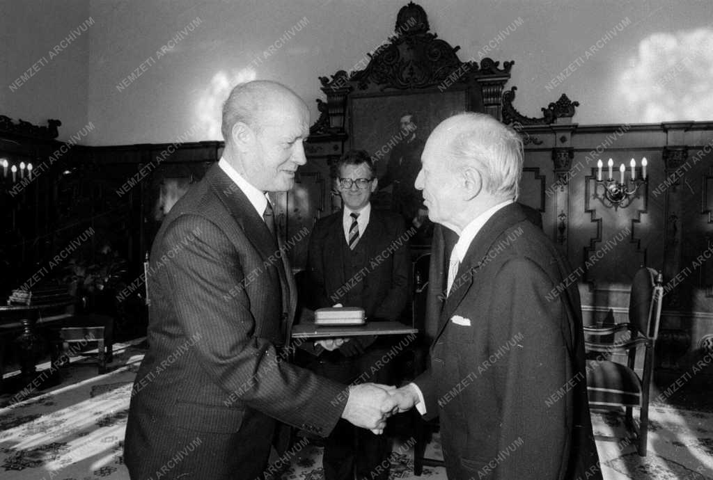 Kellér Dezső író, konferanszié