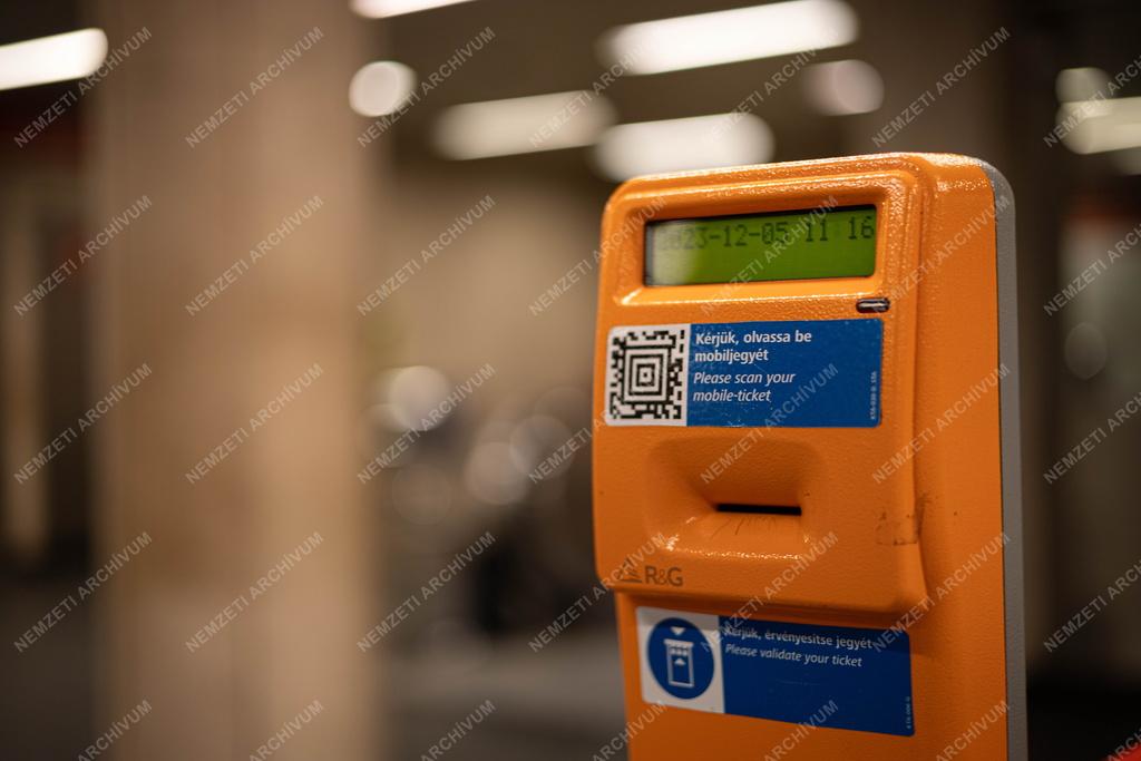 Közlekedés - Budapest - Jegykezelő automata