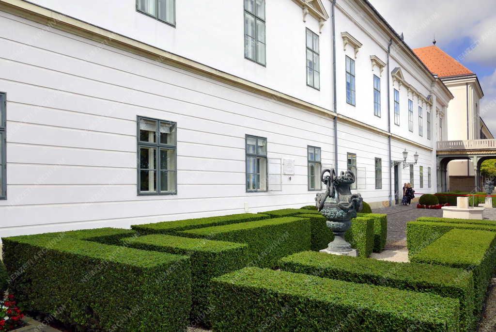 Városkép - Budapest - A Sándor-palota a Budai Várnegyedben