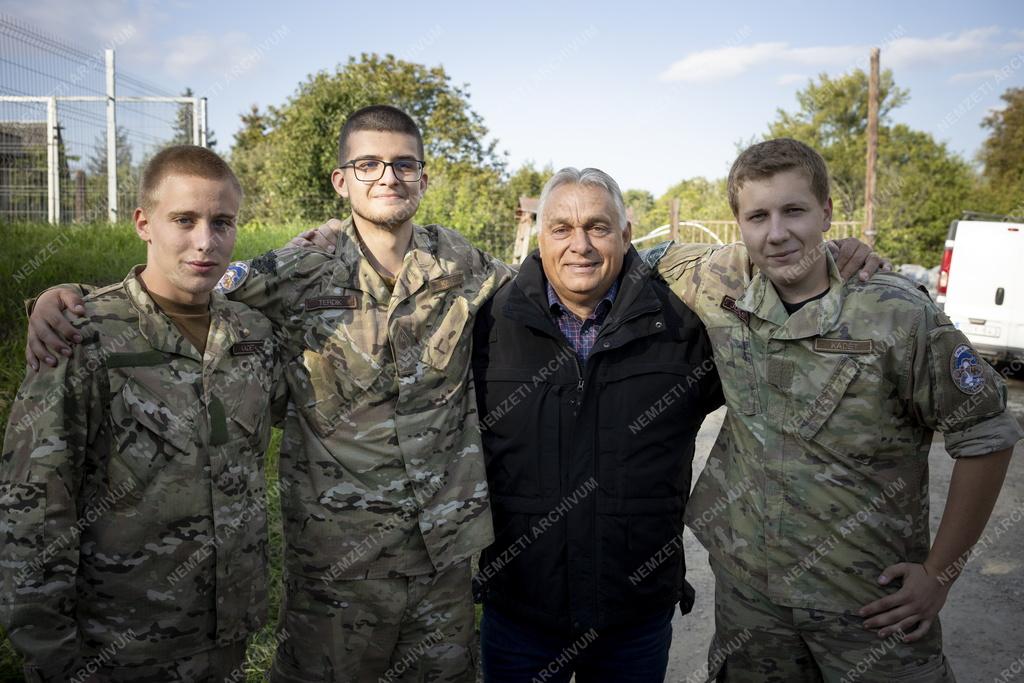 Árvíz - Orbán Viktor ellenőrzést tartott Dunaalmáson