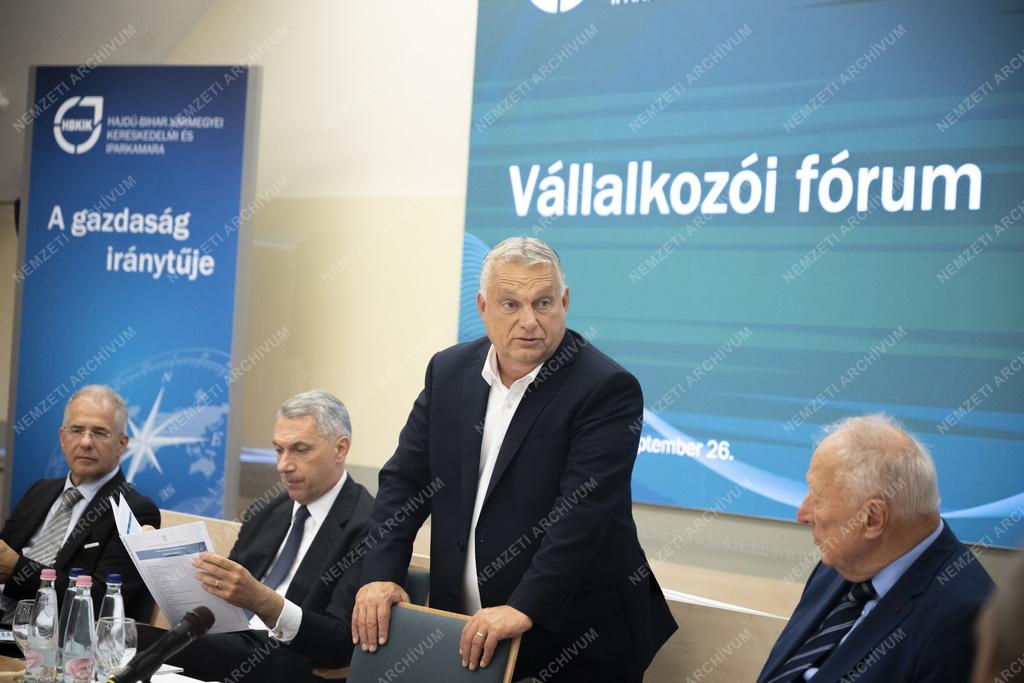 Orbán Viktor Hajdú-Bihar vármegyei vállalkozókkal egyeztetett
