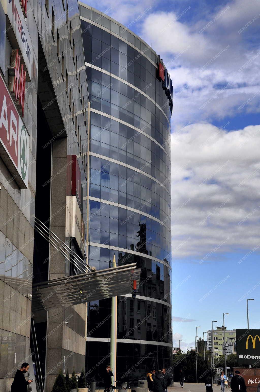 Kereskedelem - Budapest - Duna Plaza bevásárló- és szórakoztató komplexum