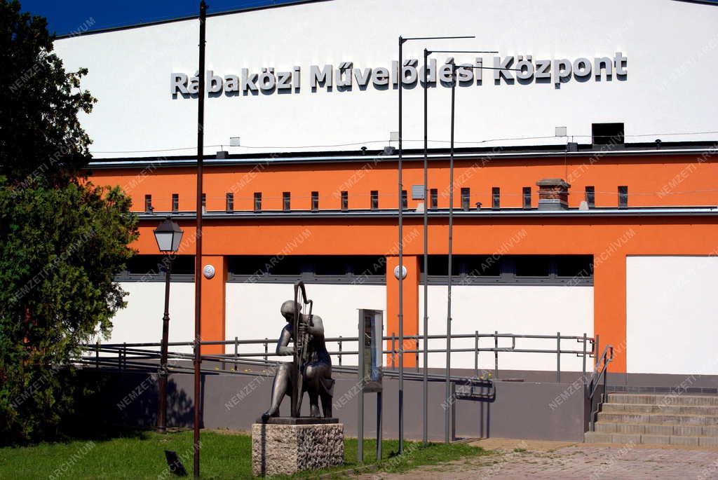 Épület - Kapuvár -  A Rábaközi Művelődési Központ