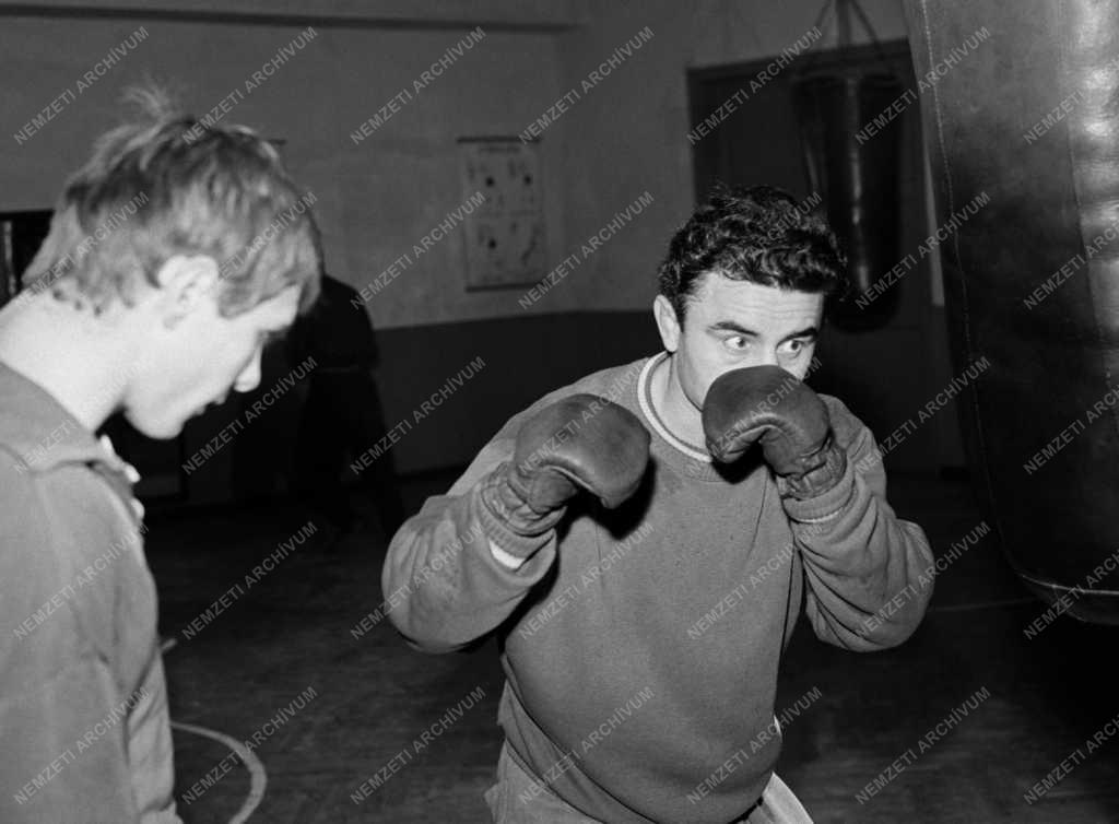 Sportoktatás - Ökölvívás - Papp László fiatalokat edz