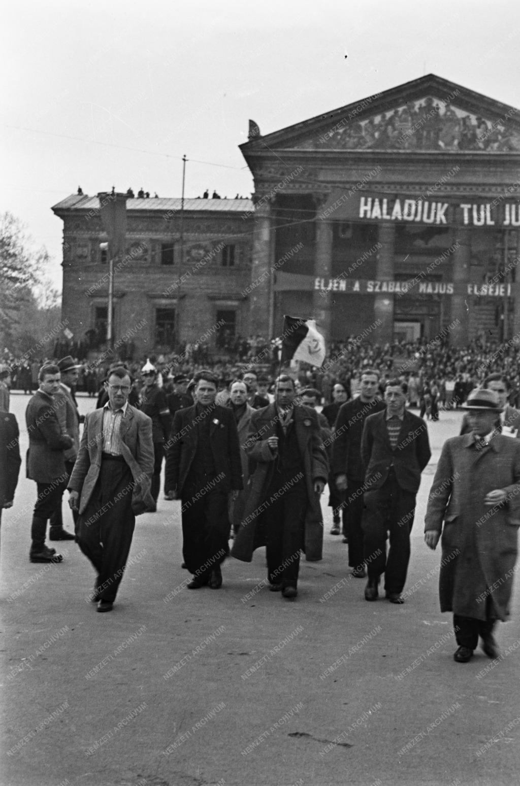 Ünnep - Az első szabad Május 1.