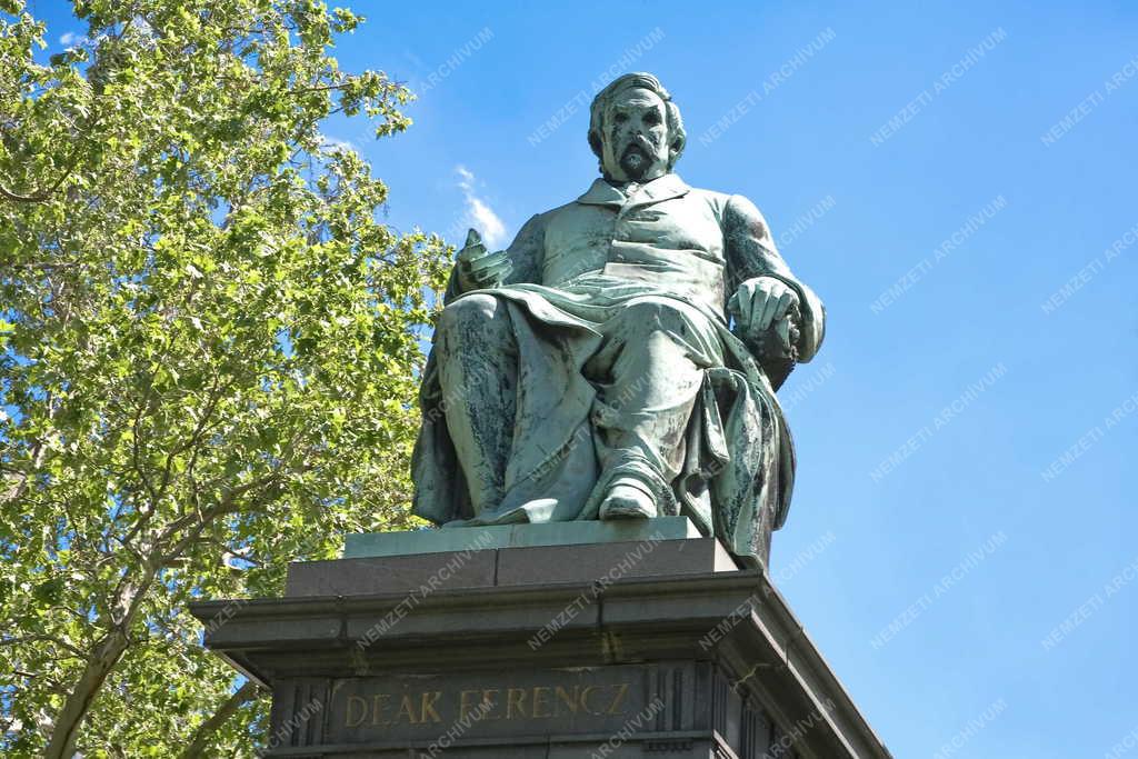 Műalkotás - Budapest - Deák Ferenc szobra