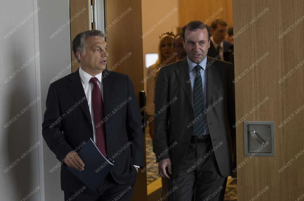 Orbán Viktor az Európai Néppárt portugáliai frakciótanácskozásán