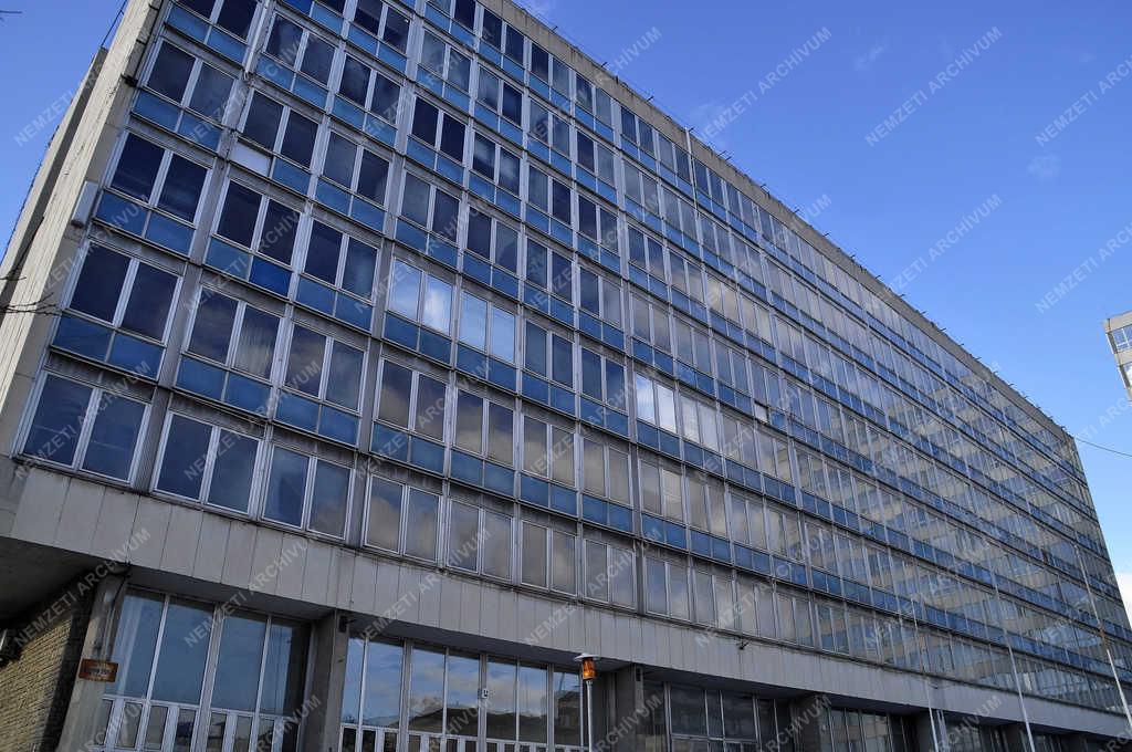 Építőipar - Budapest - Bontás elött a BME két épülete