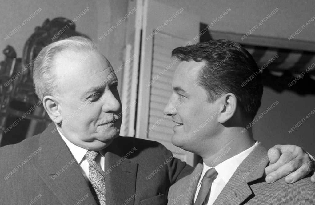Kultúra - Madách Kamaraszínház - Gyárfás Miklós: Változnak az idők