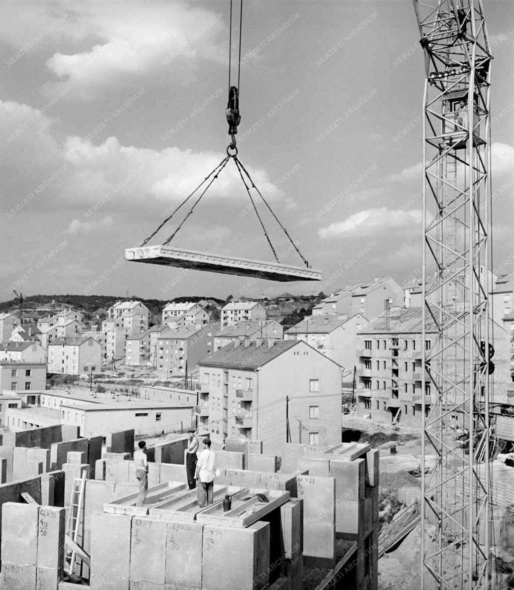 Építőipar - Szénsalakos elemekből építkeznek Salgótarjánban