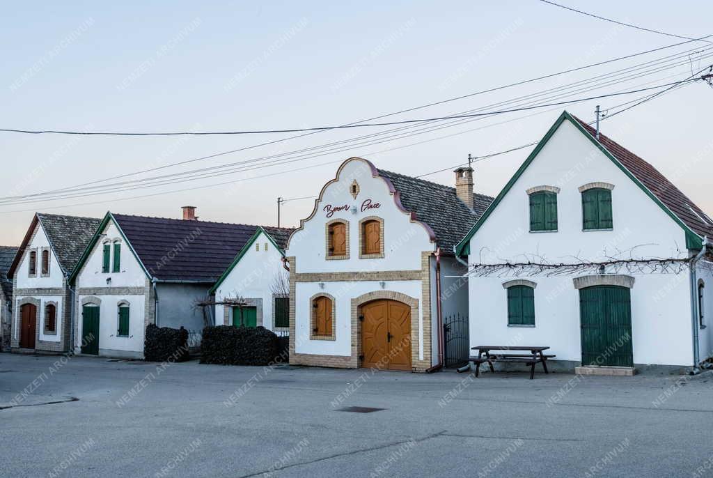 Városkép - Hajós - Pincefalu