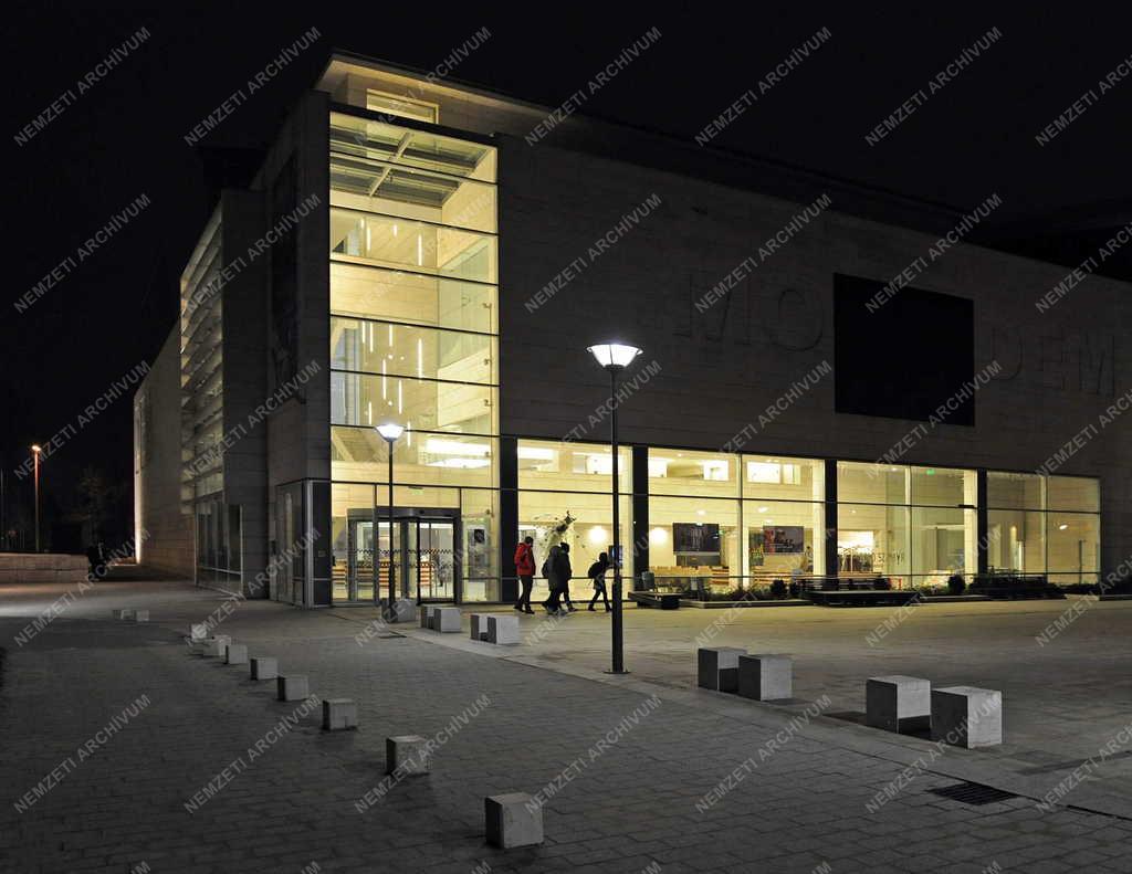 Épület - Debrecen - A MODEM épülete