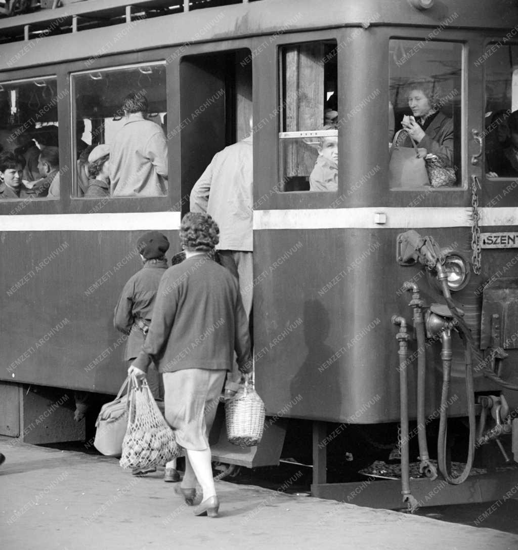Közlekedés - HÉV végállomás a Margit hídnál