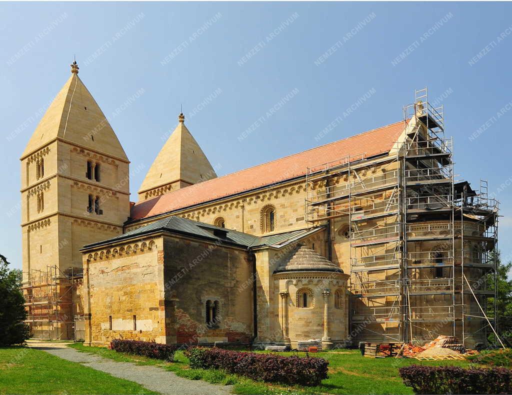 Egyházi épület - A jáki Szent György-templom