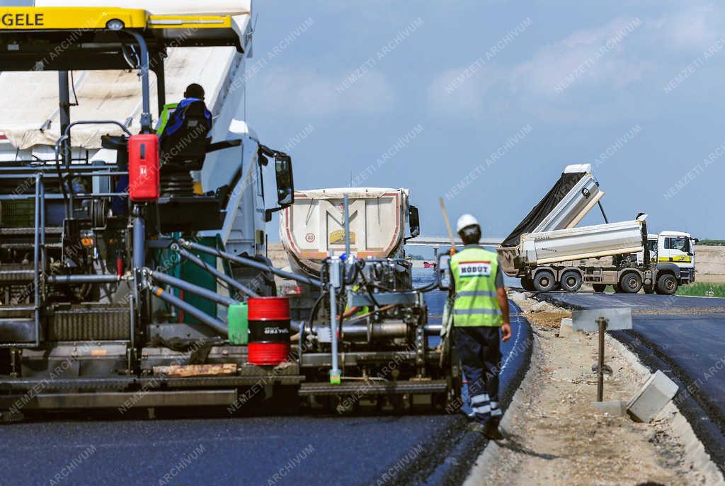 Közlekedés - Derecske - Az M35-ös autópálya építése