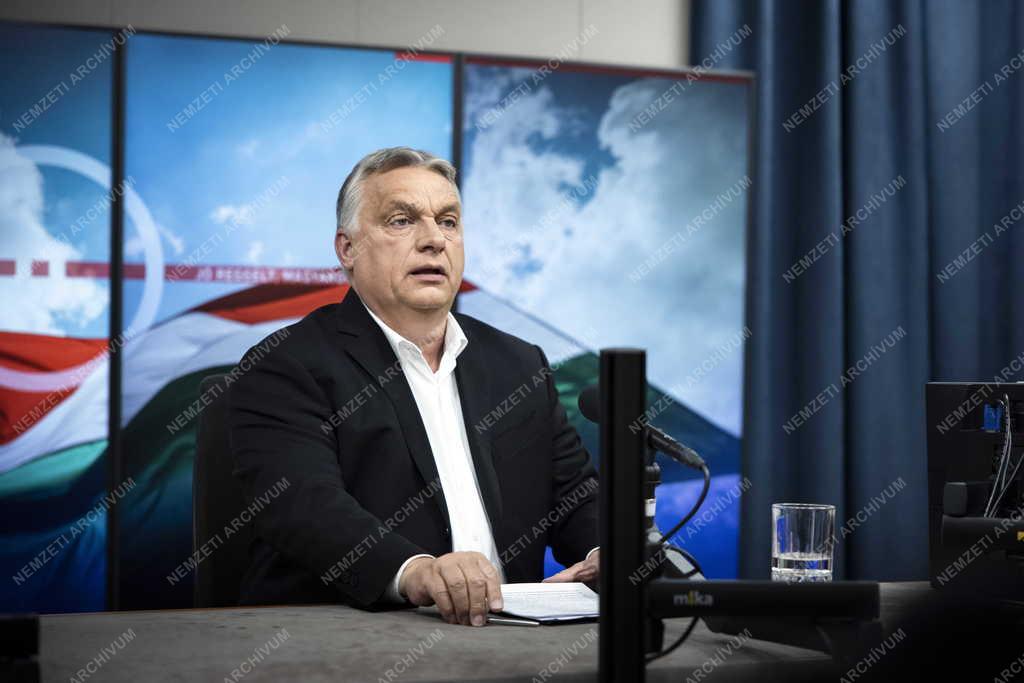 Miniszterelnöki interjú a Kossuth Rádióban