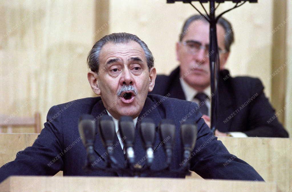 Belpolitika - Aczél György beszédet mond az ideológiai tanácskozáson