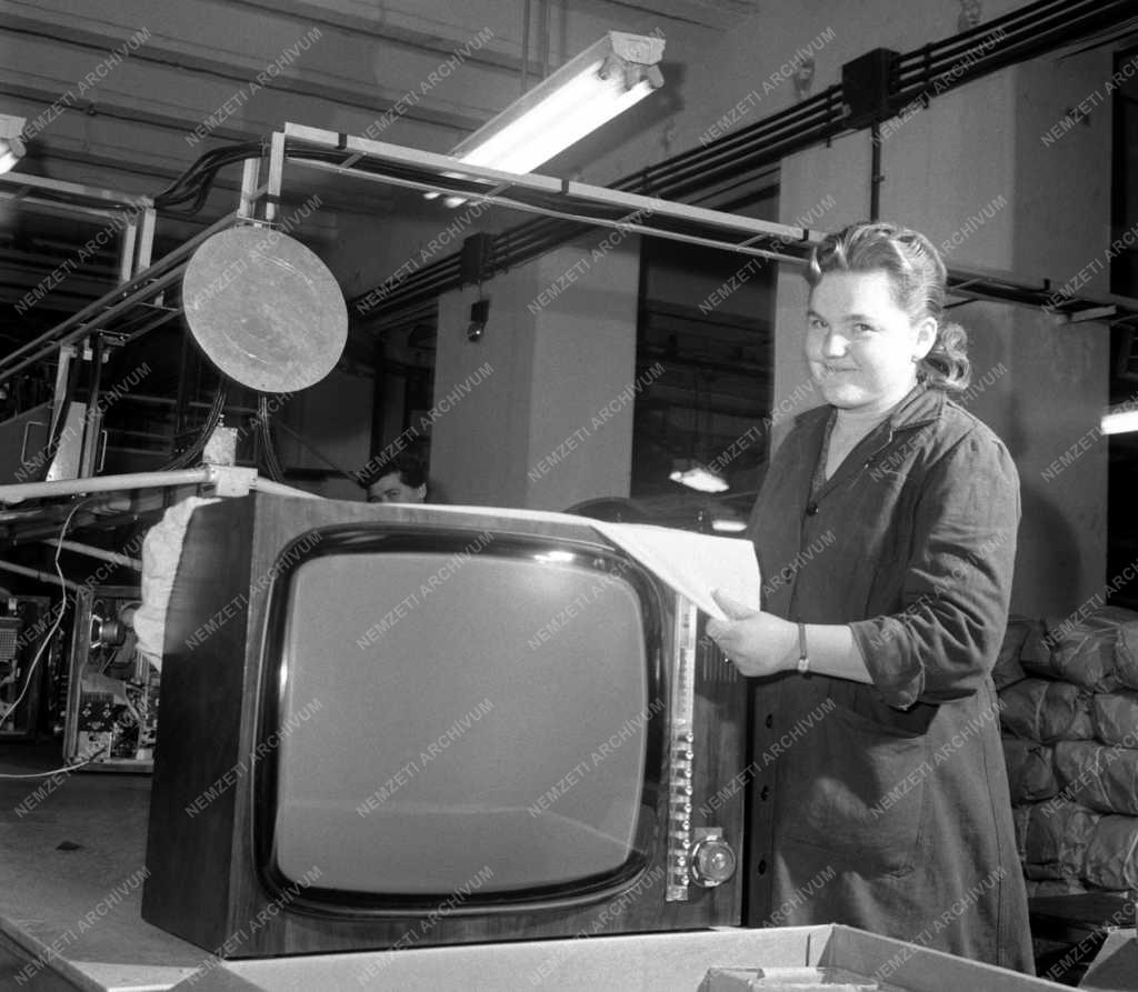 Ipar - Székesfehérvári Villamossági-, Televízió- és Rádiókészülékek Gyár