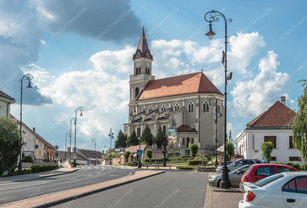 Városkép - Egyház - Mór - Szent Kereszt-templom