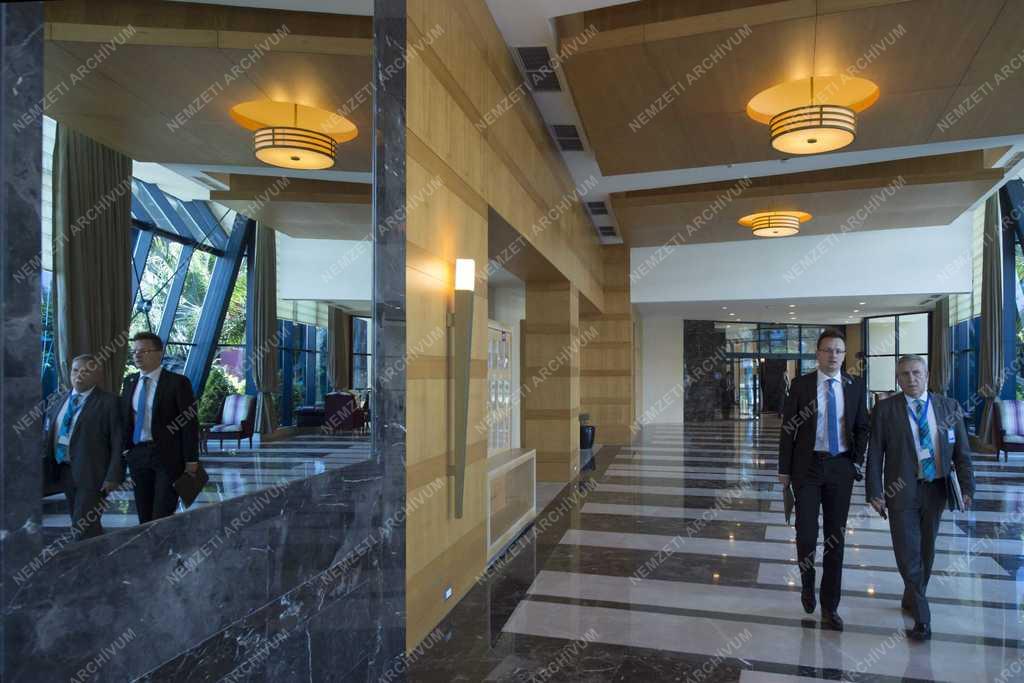 Szijjártó Péter a NATO-tagállamok külügyminisztereinek törökországi találkozóján