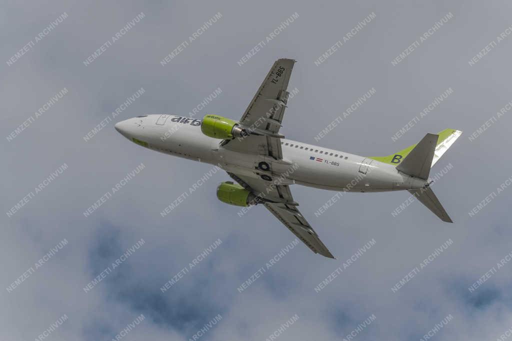 Légi Közlekedés - Budapest - Utasszállító repülőgép fellszállása