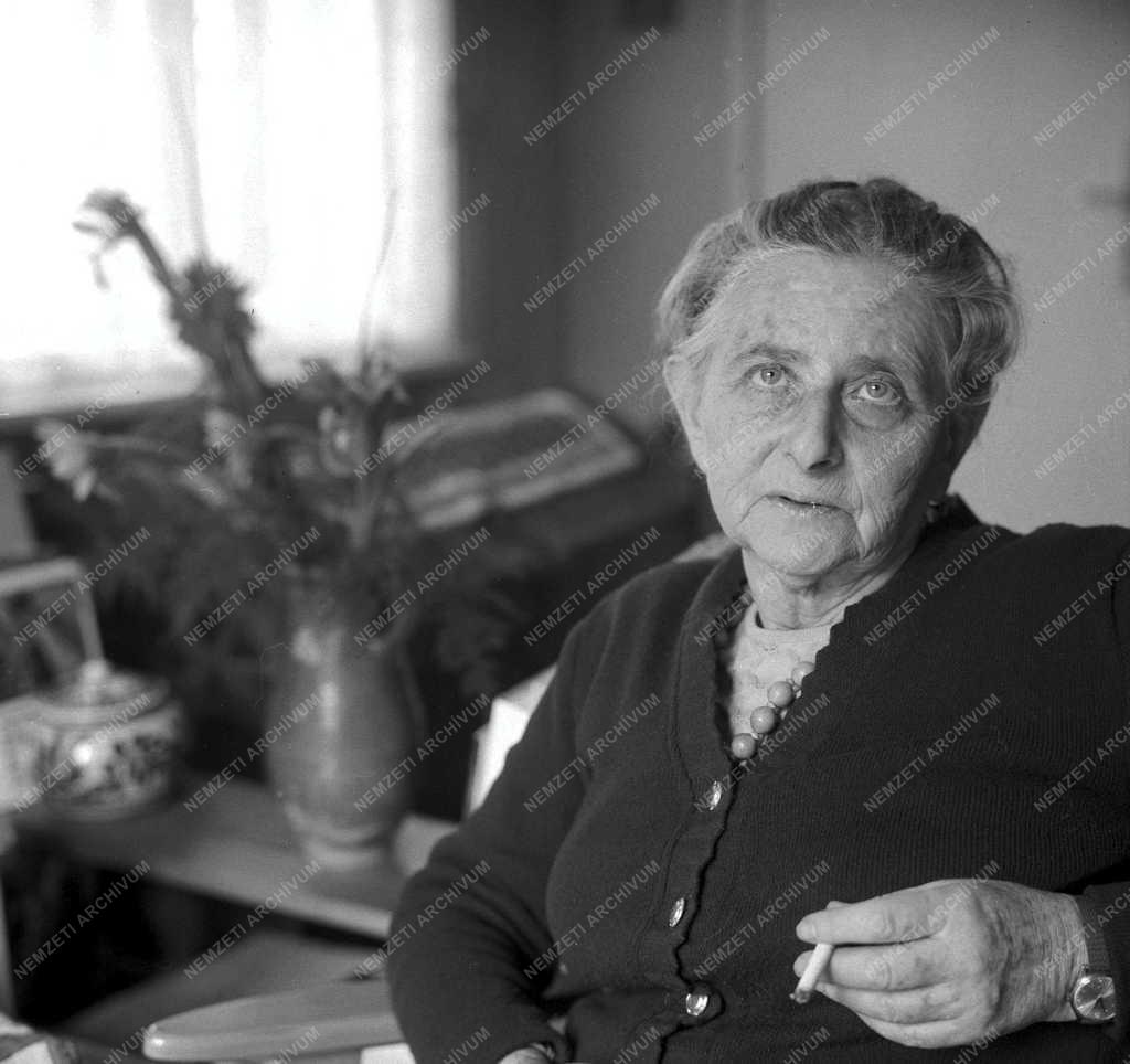 Személy - Tudomány - Dömötör Tekla 