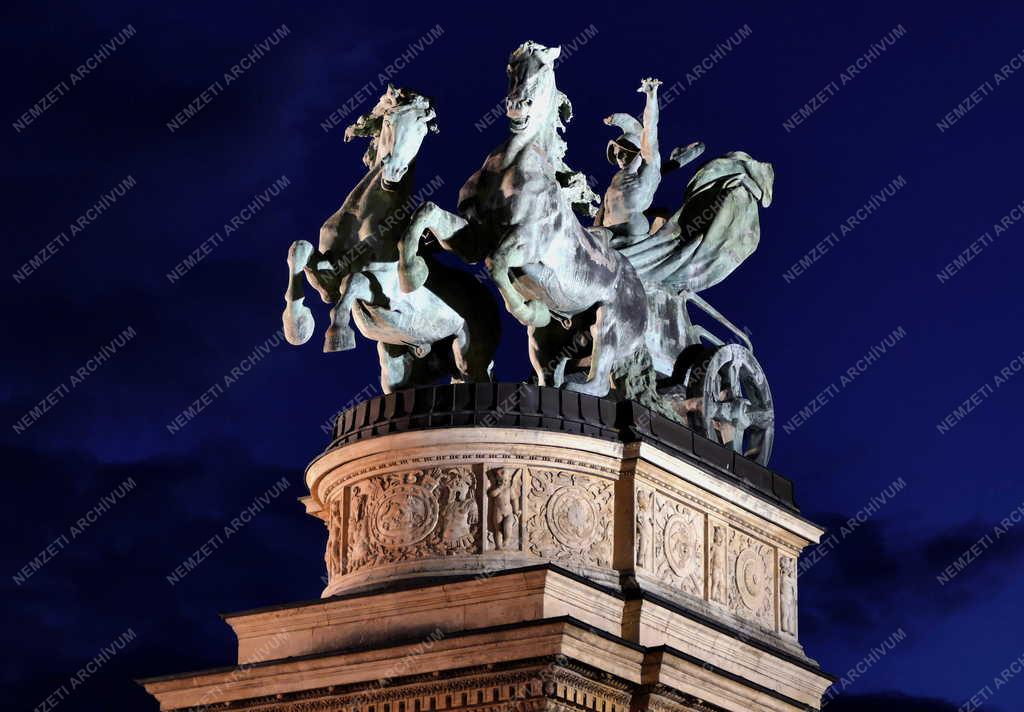 Városkép - Budapest - A Háború szobra a Hősök terén