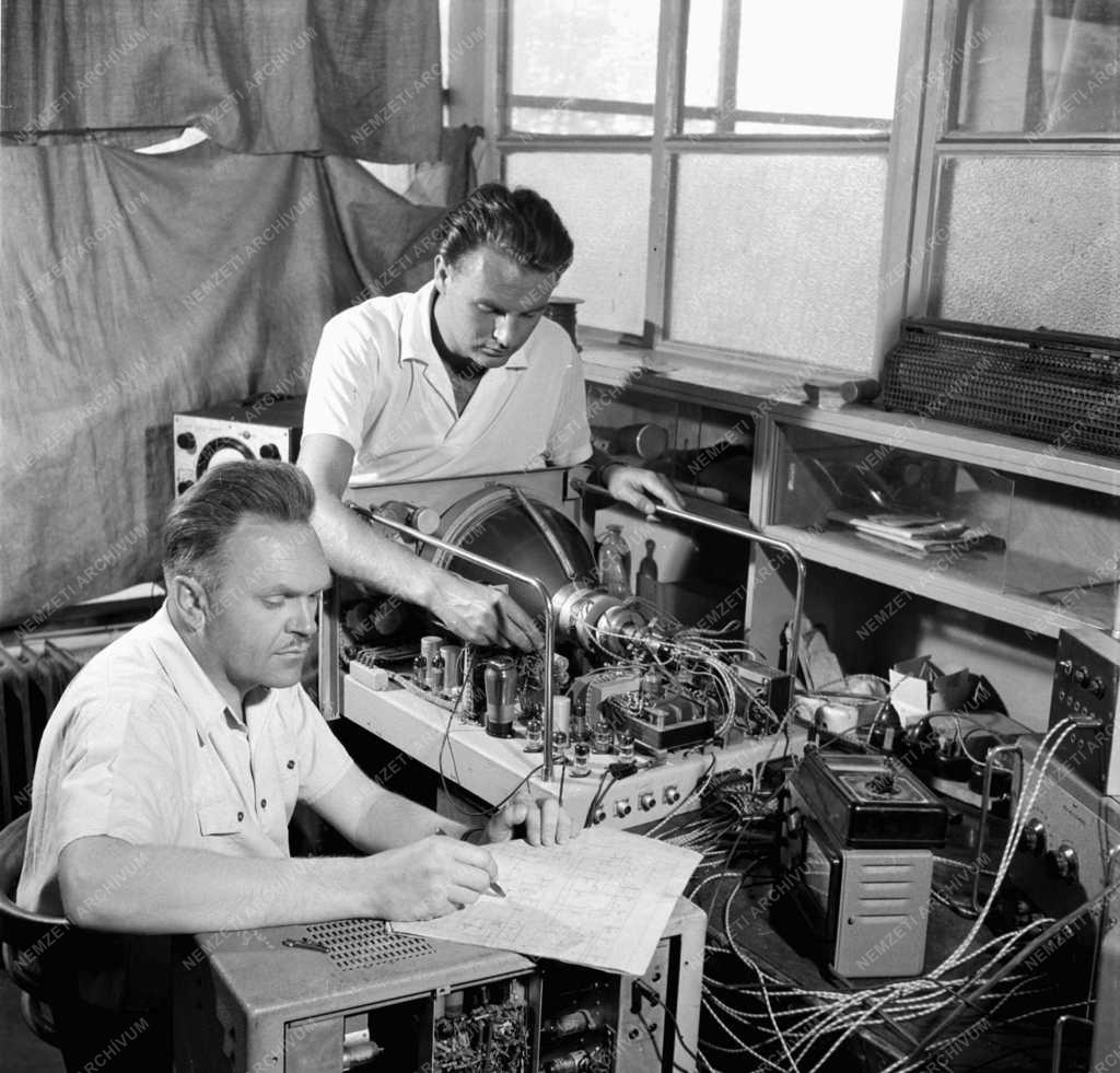 Gazdaság - Ipar - A Beloiannisz Híradástechnikai Gyár