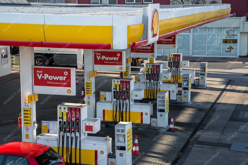 Energia - Közlekedés - Shell üzemanyagtöltő állomás Székesfehérvárnál