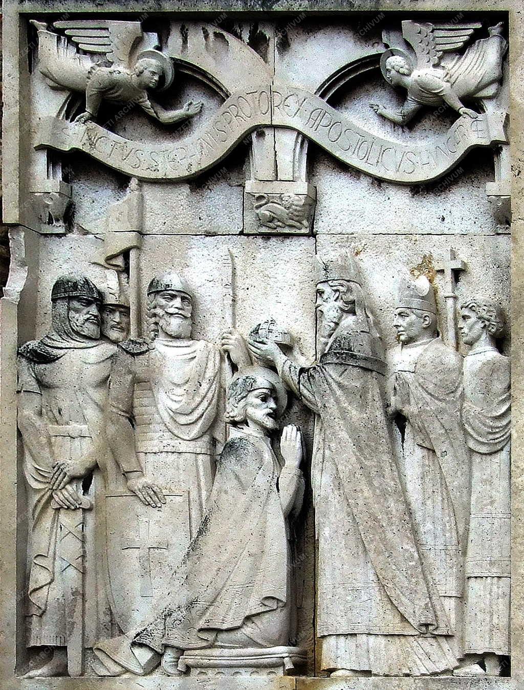 Műalkotás - Esztergom - Szent István dombormű 