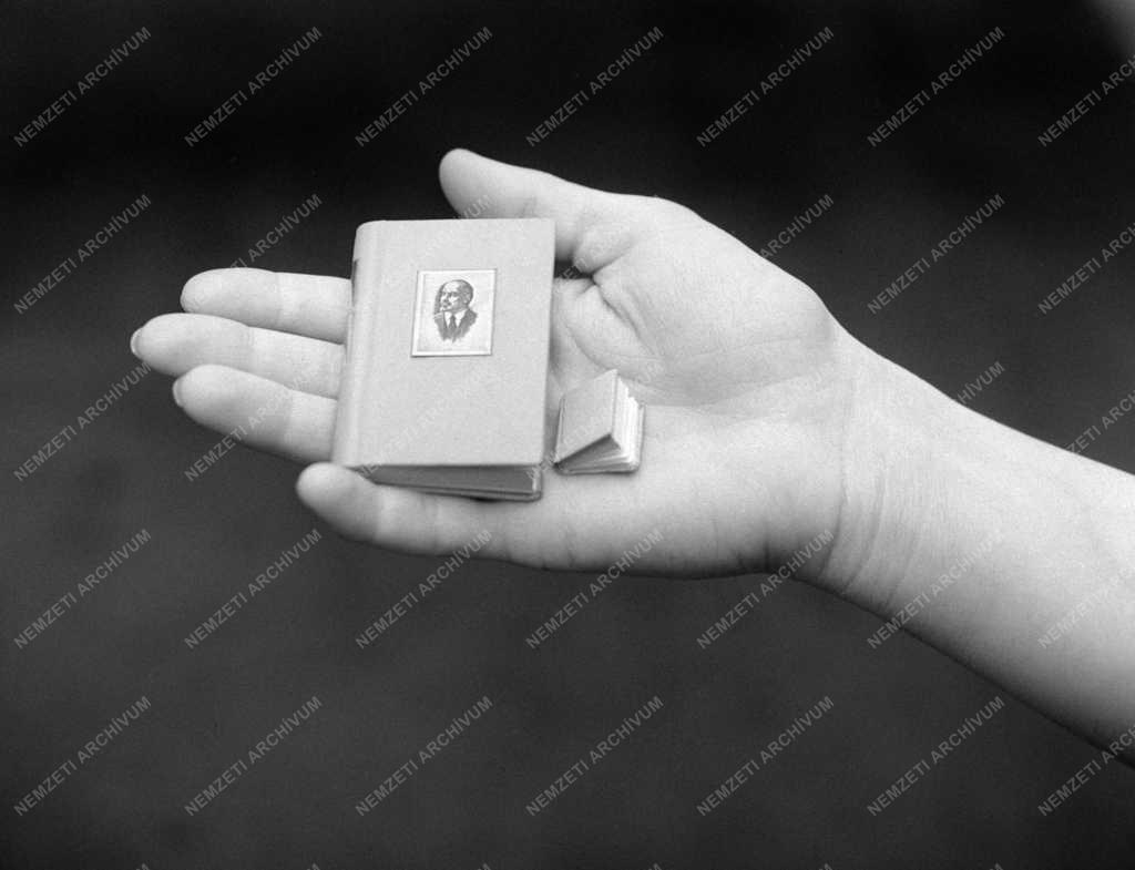 Könyvkiadás - Lenin művek miniatűr kiadásban