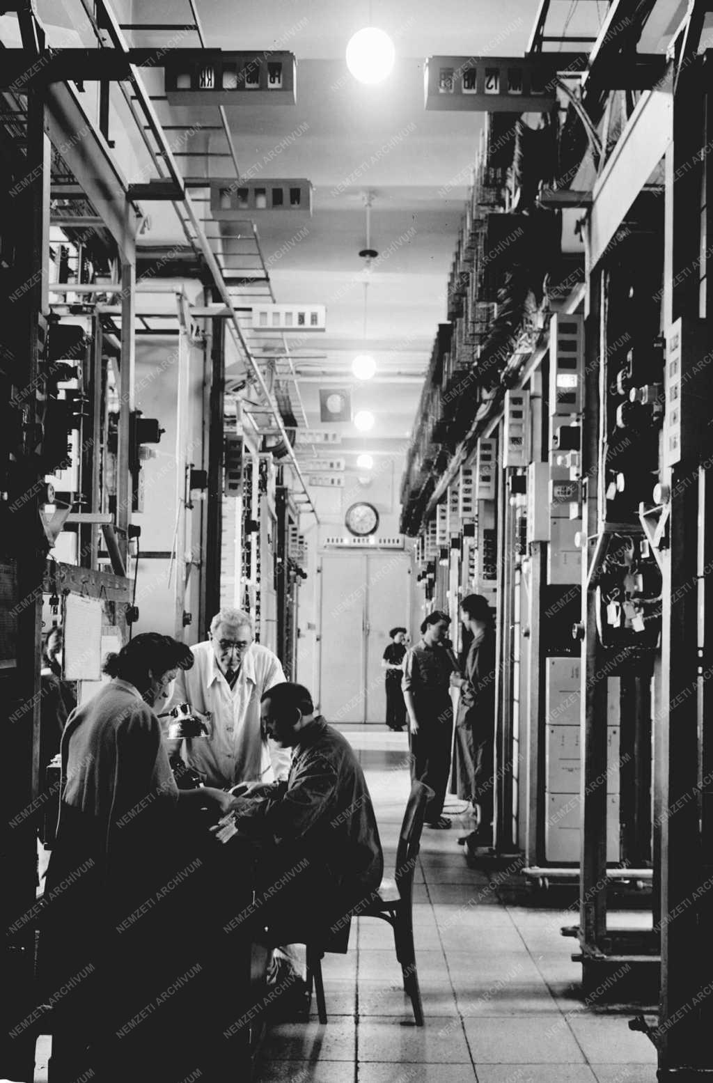 Gazdaság - Távközlés - 75 éves a telefon
