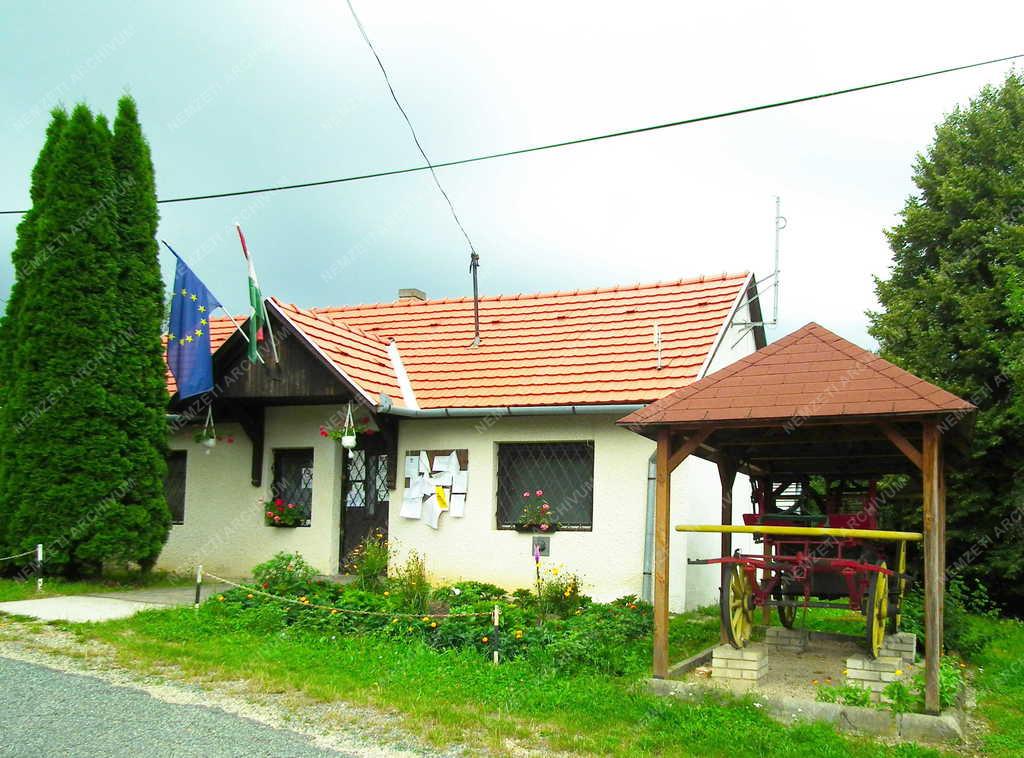 Középület - Magyarföld - A Polgármesteri Hivatal épülete