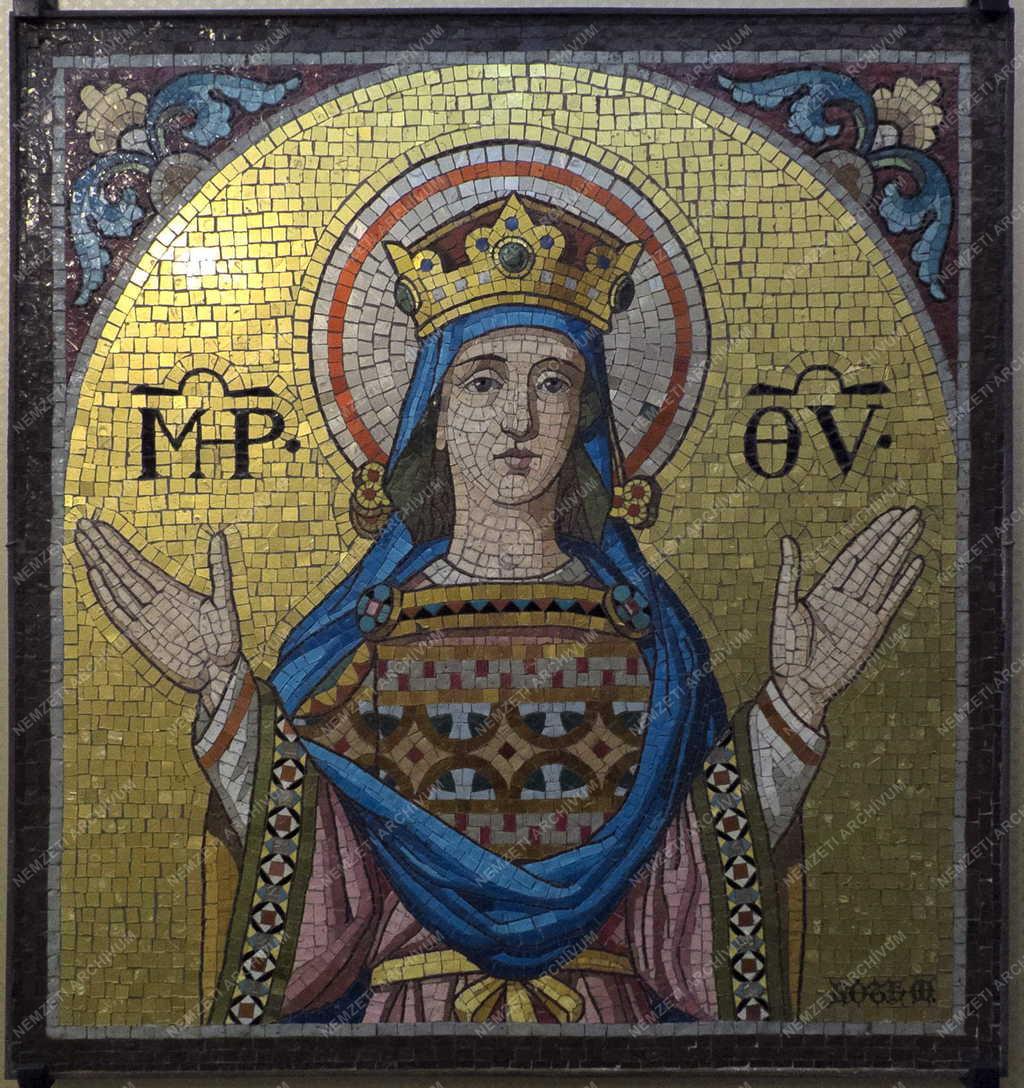 Műalkotás - Budapest - Az Istenanya című mozaik