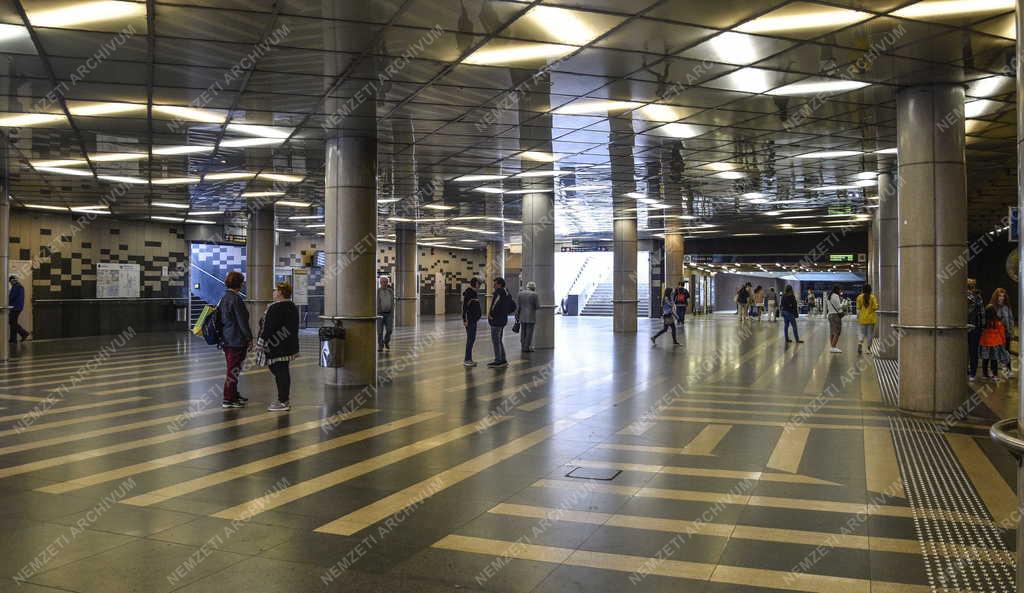 Közlekedés - Budapest - Fővám téri aluljáró