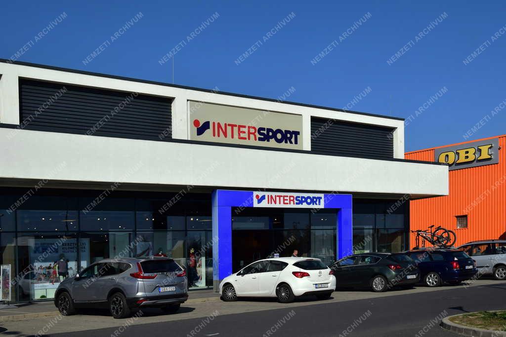 Kereskedelem - Alphapark Keszthely bevásárlóközpont - INTERSPORT
