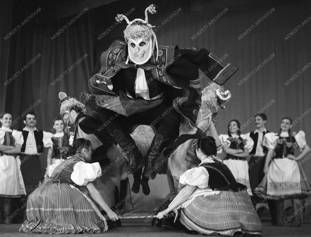 Kultúra - Magyar Állami Népi Együttes