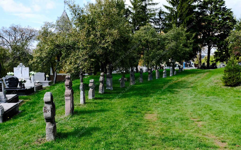 Temető - Nézsa - Síremlékek