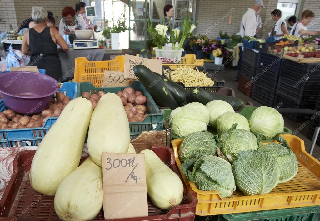 Kereskedelem - Kispest - Kossuth téri piac