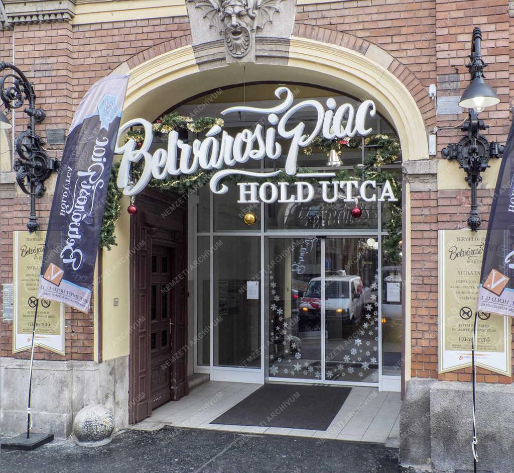 Kereskedelem - Budapest - Megújult a Hold Utcai Vásárcsarnok