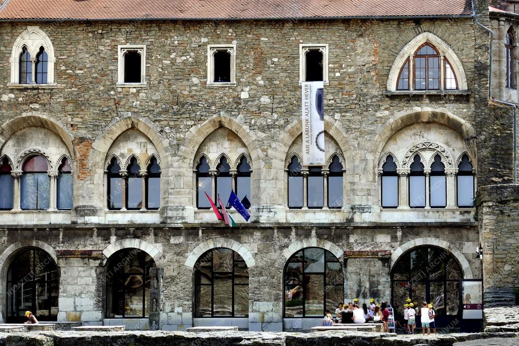 Műemlék - A Tatai Vár