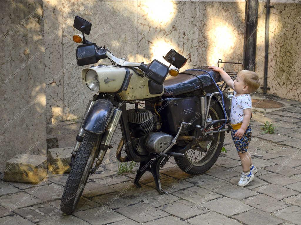 Veterán jármű - Budapest - MZ motorkerékpár