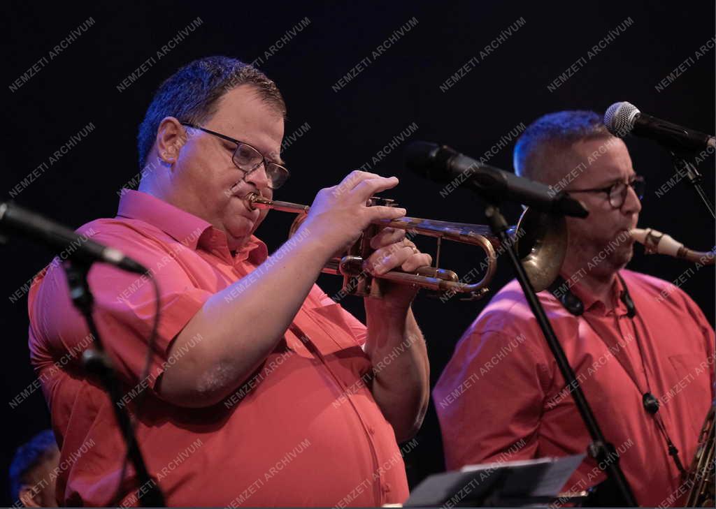 Kultúra - Benkó Dixieland Band koncert a Városmajori Szabadtéri Színpadon