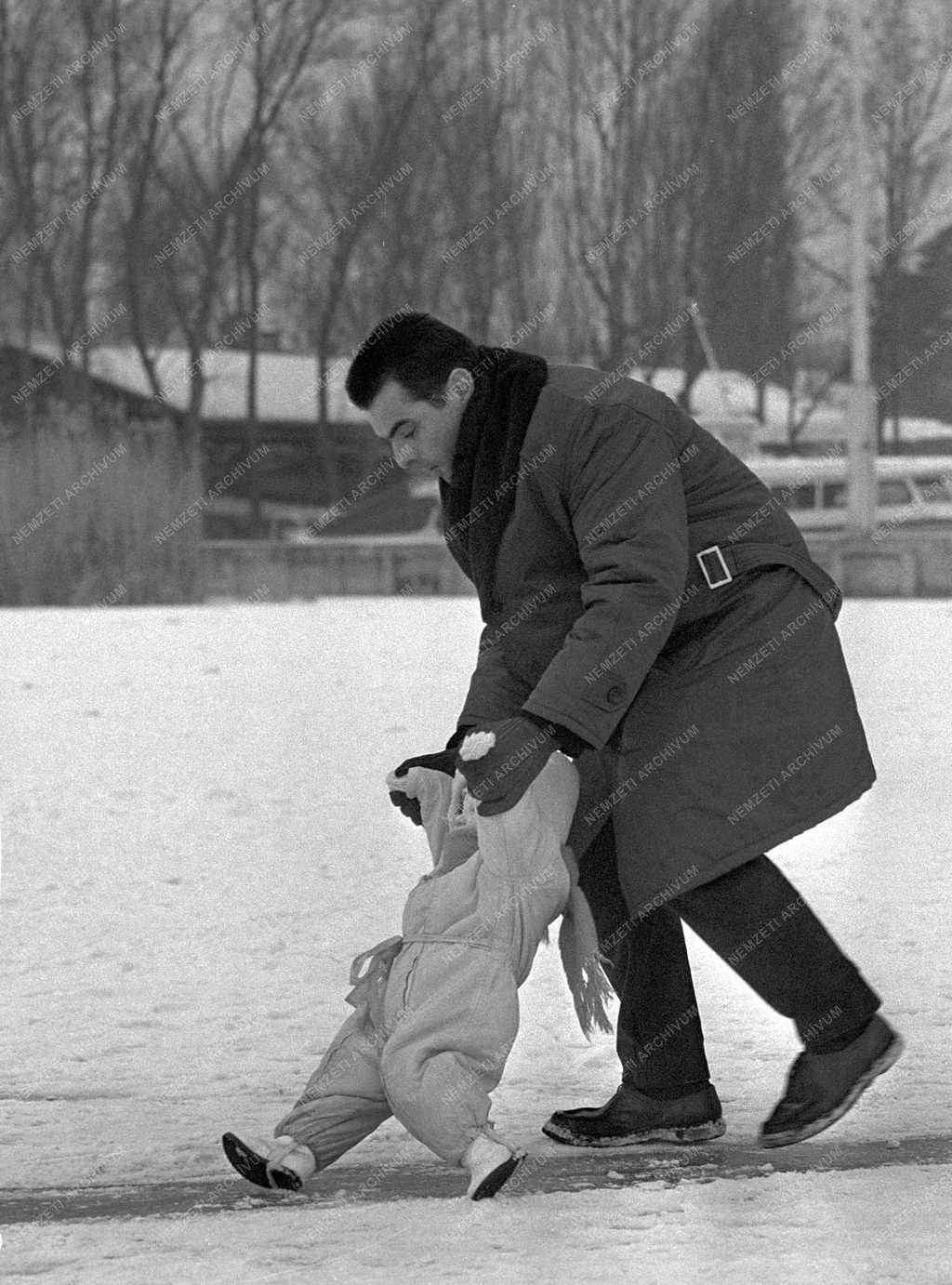 Életképek – Téli Balaton