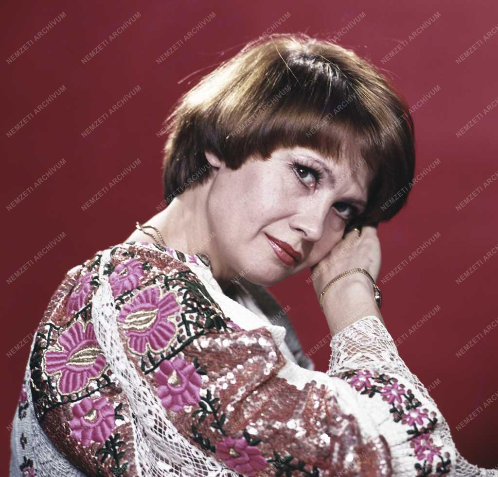 Kultúra - Galambos Erzsi színésznő 