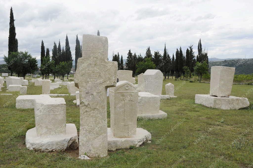 Faragott szarkofágok - Radimlje