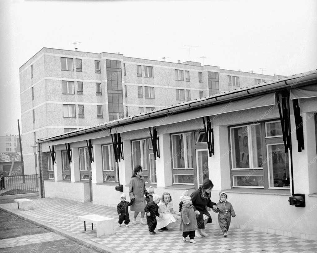 Gyermeknevelés - Új bölcsőde Kőbányán