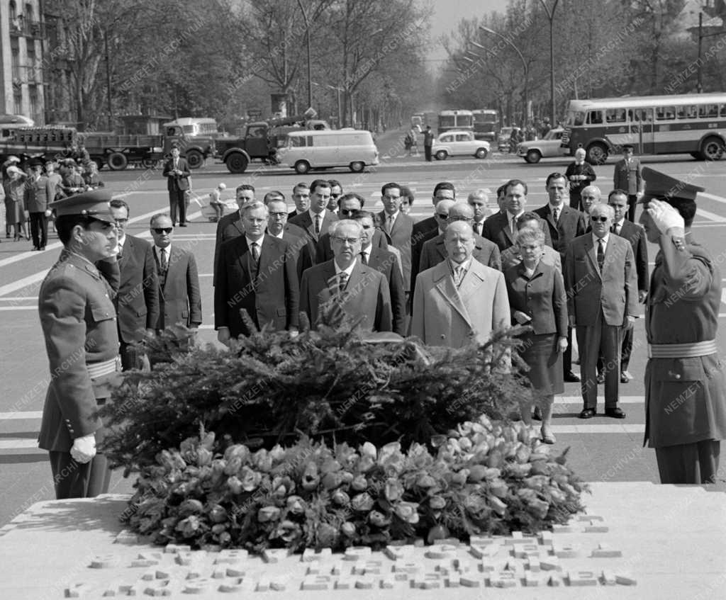 Külkapcsolat - NDK párt- és állami küldöttség magyarországi látogatása