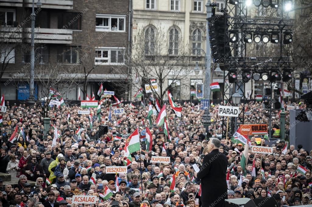 Március 15. - Állami díszünnepség a Múzeumkertben